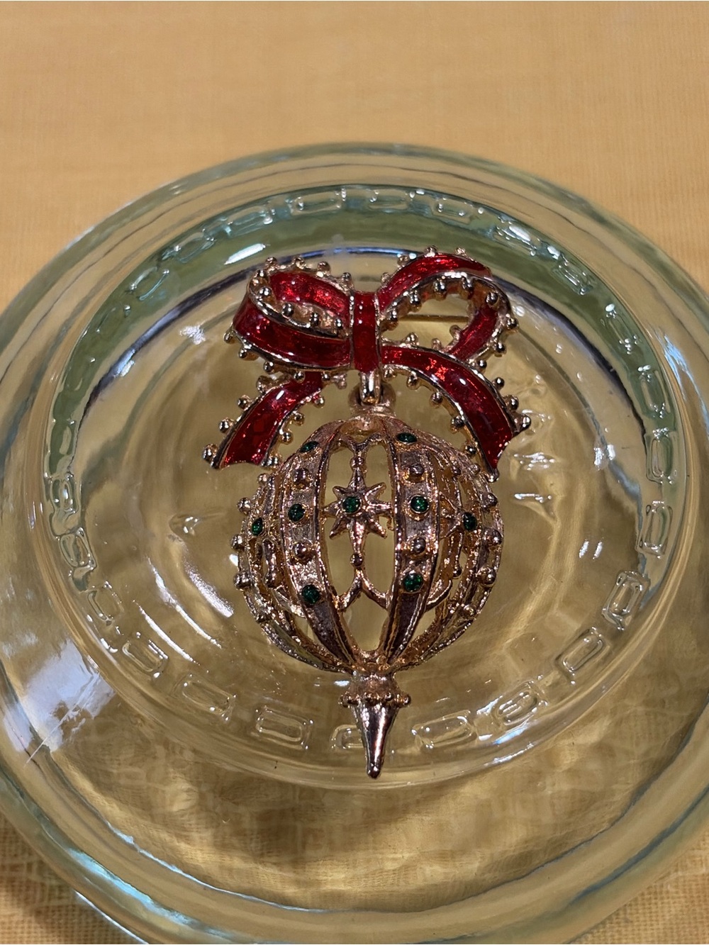 VTG Signed AAI 3D Filigree Christmas Ornament Dangling Red Enamel Bow Brooch